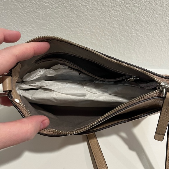 Marc Jacob’s Empire City Leather Crossbody - Picture 7 of 8